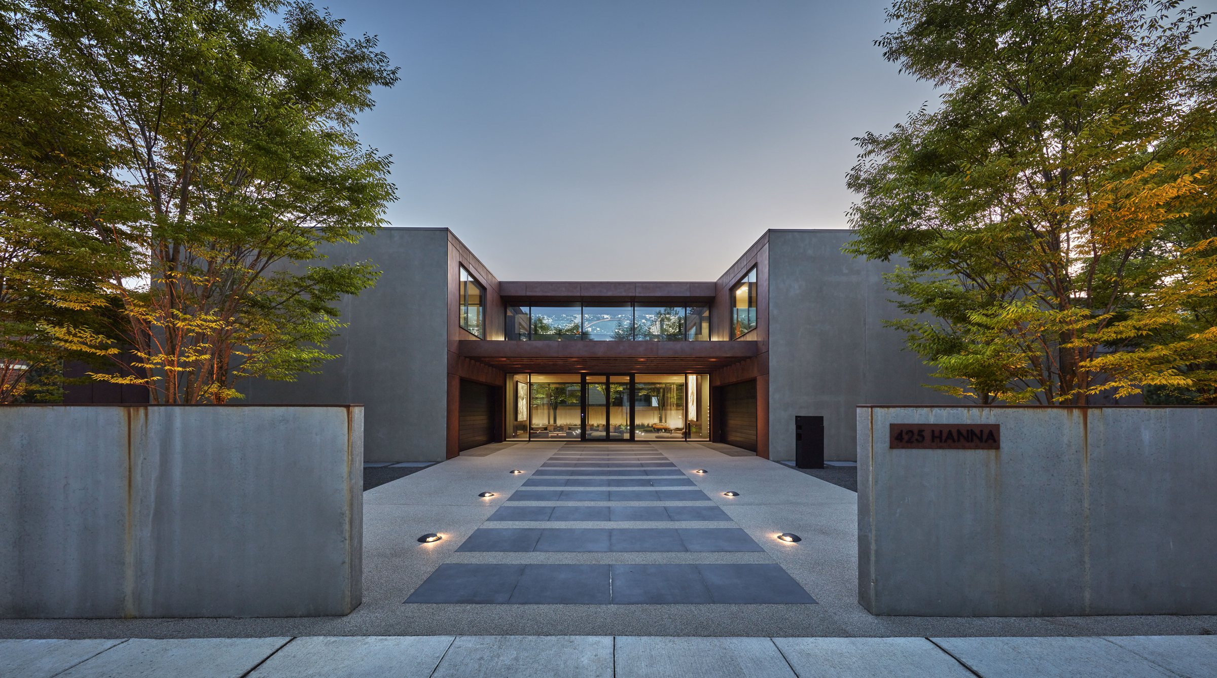 A modern house in Birmingham among autumn trees, built by Mosher Dolan